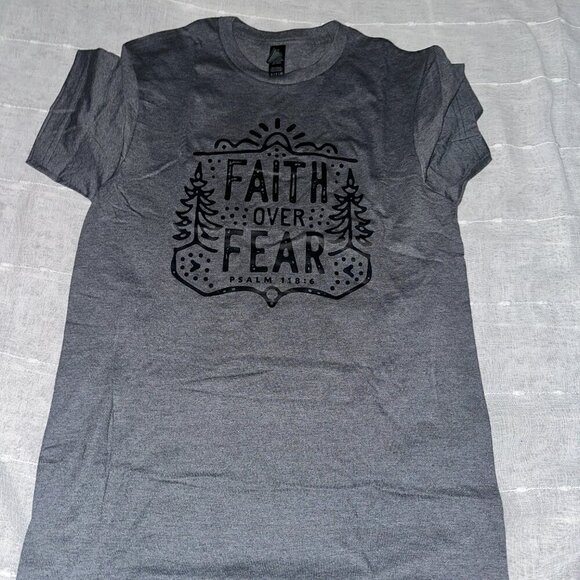 Faith Over Fear, Unisex short sleeve SMALL NWT Eternal Light Gildan T-Shirt - Picture 1 of 6